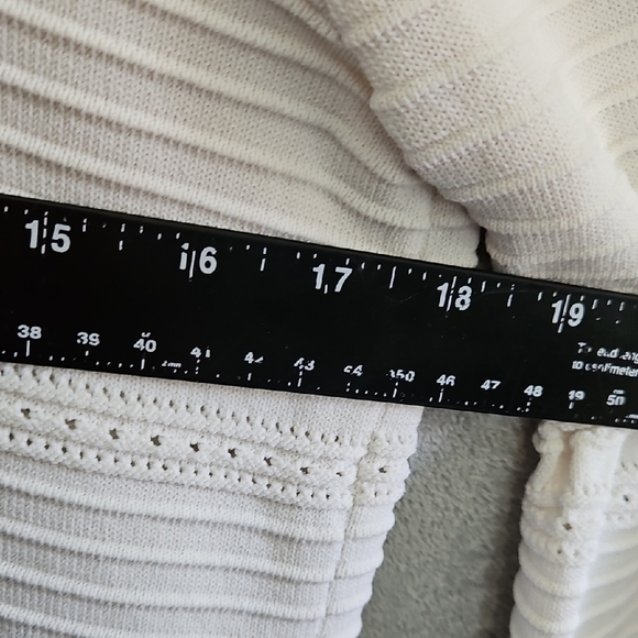 White House Black Market Med Ivory Textured Bell Sleeve Sweater pullover - Picture 6 of 9